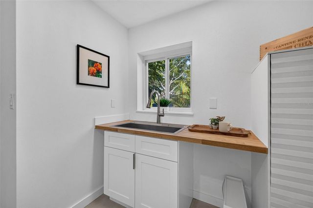 1300 PLEASANT WAY S, St Petersburg, FL 33705