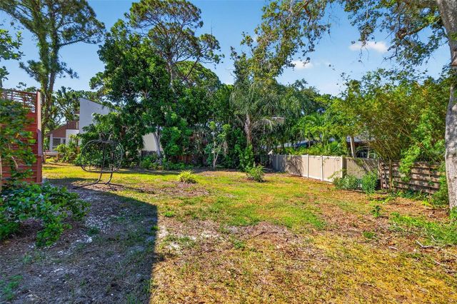 1300 PLEASANT WAY S, St Petersburg, FL 33705