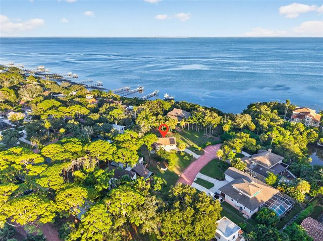 1300 PLEASANT WAY S, St Petersburg, FL 33705