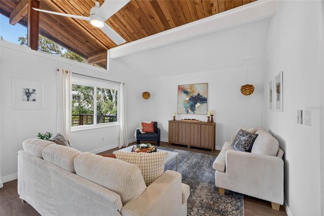 1300 PLEASANT WAY S, St Petersburg, FL 33705