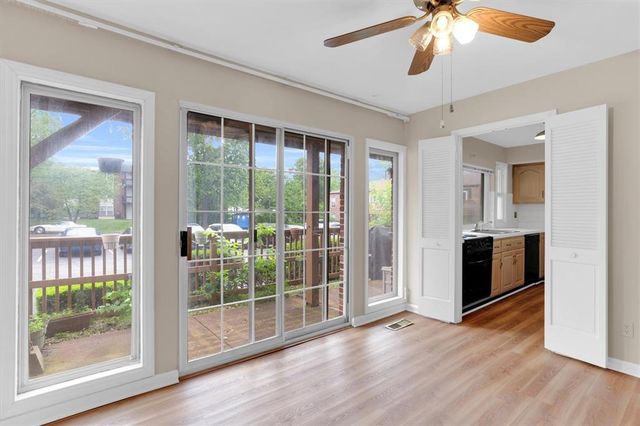 4298 Chateau De Ville Drive A, St Louis, MO 63129