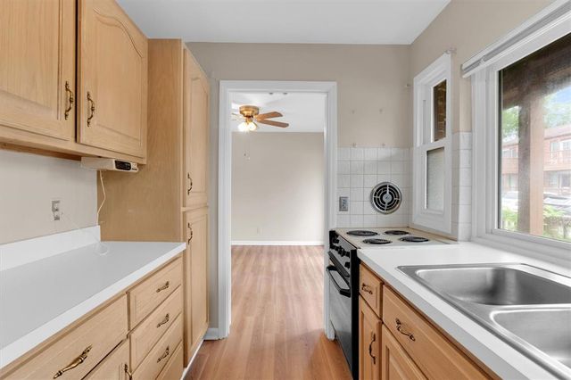 4298 Chateau De Ville Drive A, St Louis, MO 63129