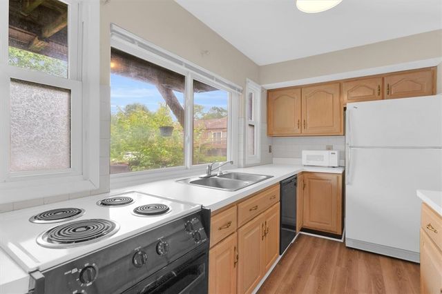 4298 Chateau De Ville Drive A, St Louis, MO 63129
