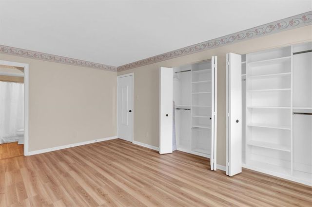 4298 Chateau De Ville Drive A, St Louis, MO 63129