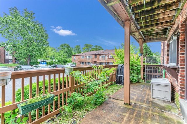4298 Chateau De Ville Drive A, St Louis, MO 63129