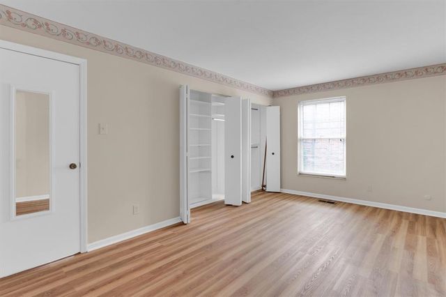 4298 Chateau De Ville Drive A, St Louis, MO 63129