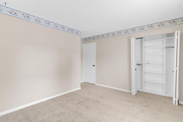 4298 Chateau De Ville Drive A, St Louis, MO 63129