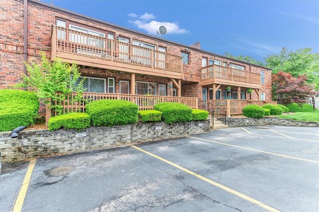 4298 Chateau De Ville Drive A, St Louis, MO 63129