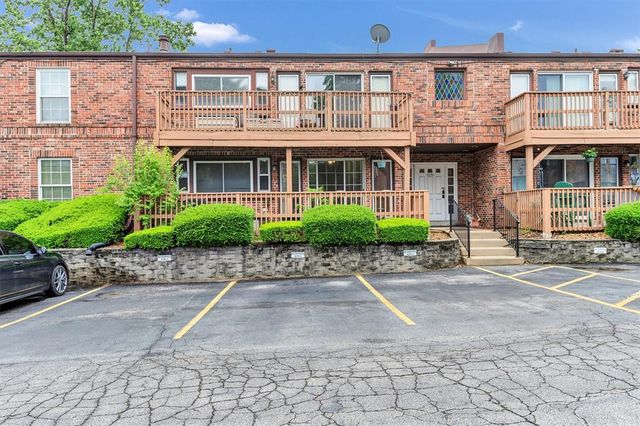 4298 Chateau De Ville Drive A, St Louis, MO 63129
