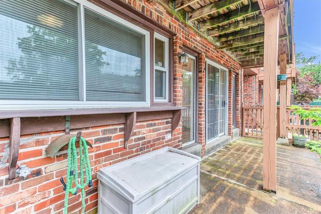 4298 Chateau De Ville Drive A, St Louis, MO 63129