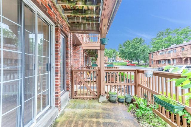 4298 Chateau De Ville Drive A, St Louis, MO 63129