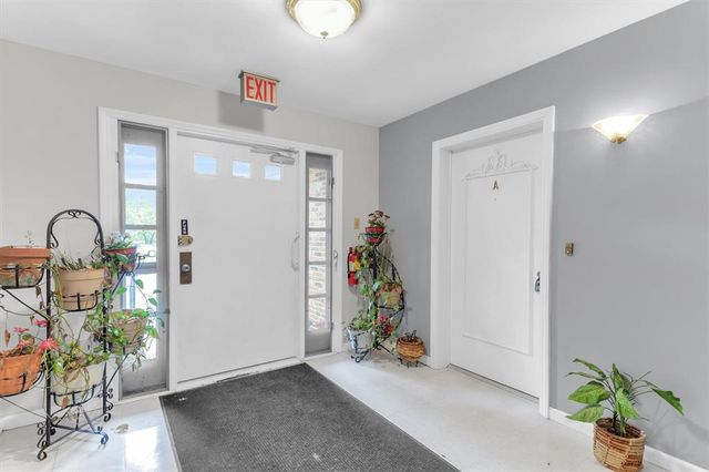 4298 Chateau De Ville Drive A, St Louis, MO 63129