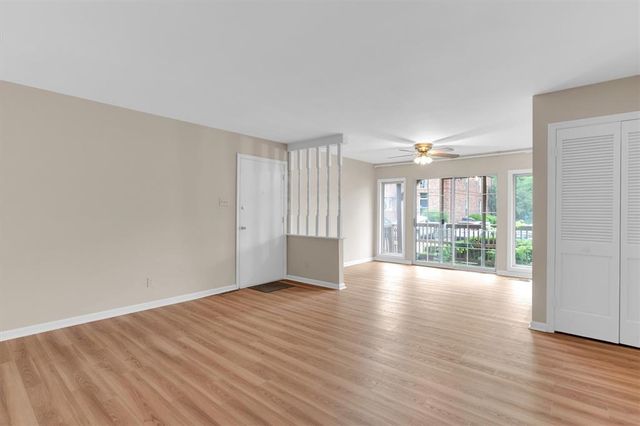4298 Chateau De Ville Drive A, St Louis, MO 63129