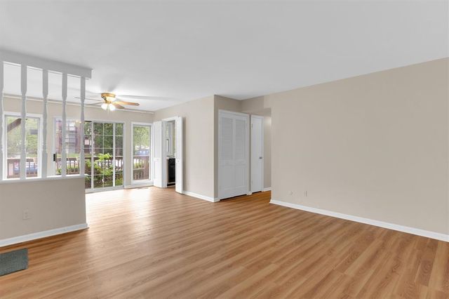4298 Chateau De Ville Drive A, St Louis, MO 63129