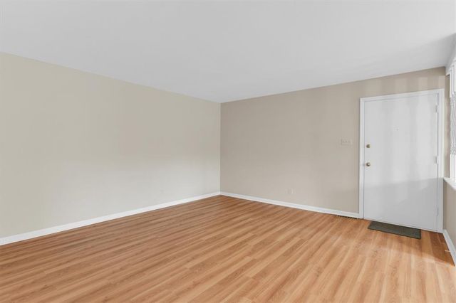 4298 Chateau De Ville Drive A, St Louis, MO 63129