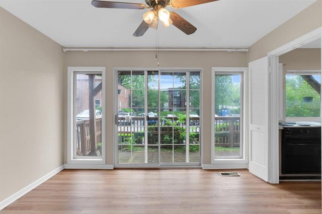 4298 Chateau De Ville Drive A, St Louis, MO 63129