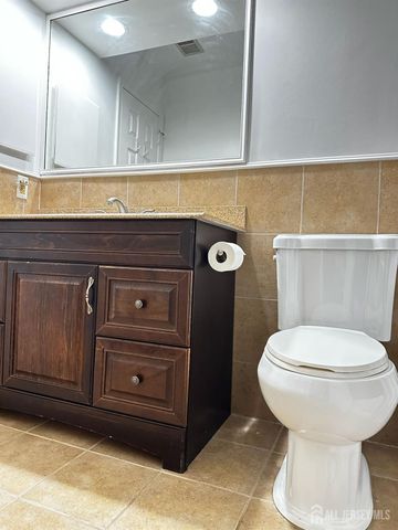 701 Woodbridge Commons Way, Iselin, NJ 08830