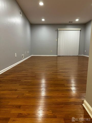 701 Woodbridge Commons Way, Iselin, NJ 08830
