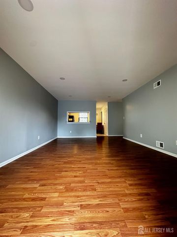 701 Woodbridge Commons Way, Iselin, NJ 08830