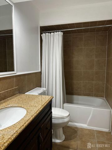 701 Woodbridge Commons Way, Iselin, NJ 08830