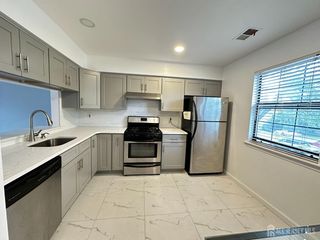 701 Woodbridge Commons Way, Iselin, NJ 08830