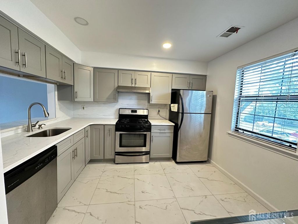 701 Woodbridge Commons Way, Iselin, NJ 08830