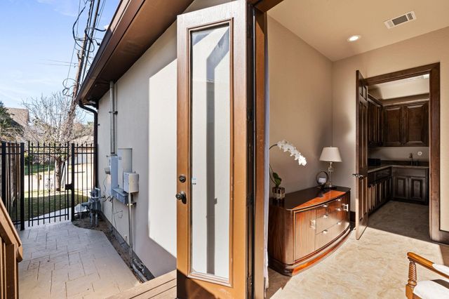 3751 Aberdeen Way, Houston, TX 77025