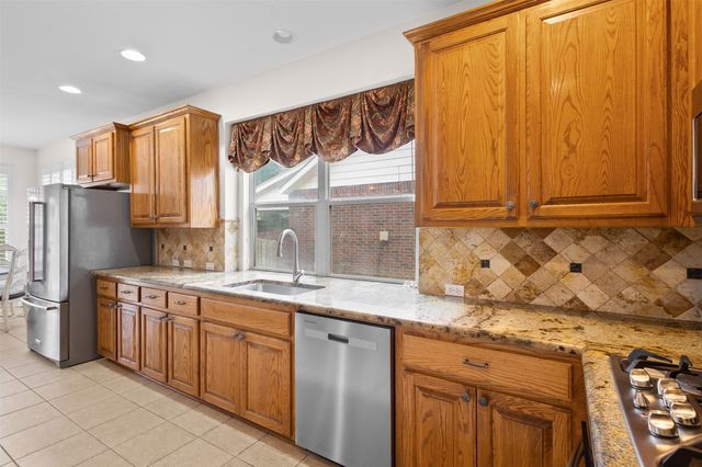 2307 Bear Run Road, Arlington, TX 76001
