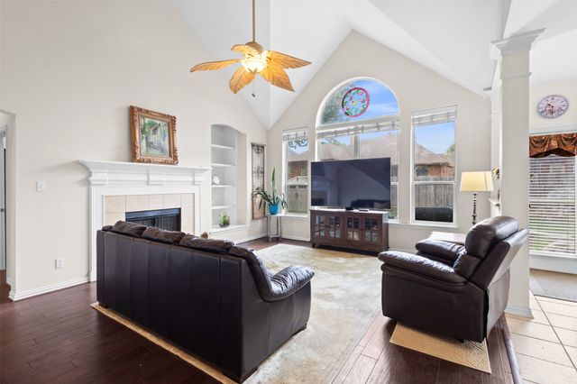 2307 Bear Run Road, Arlington, TX 76001