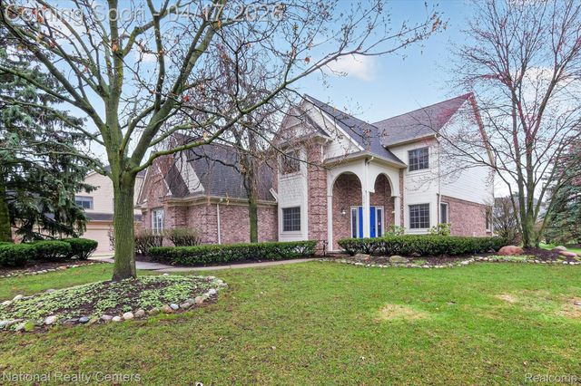 22270 Boulder Drive, Farmington Hills, MI 48335