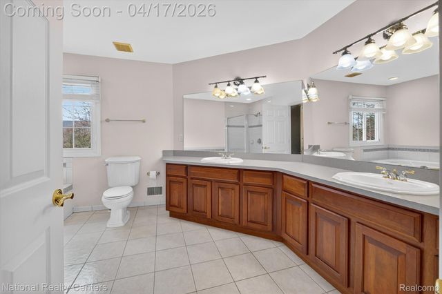 22270 Boulder Drive, Farmington Hills, MI 48335