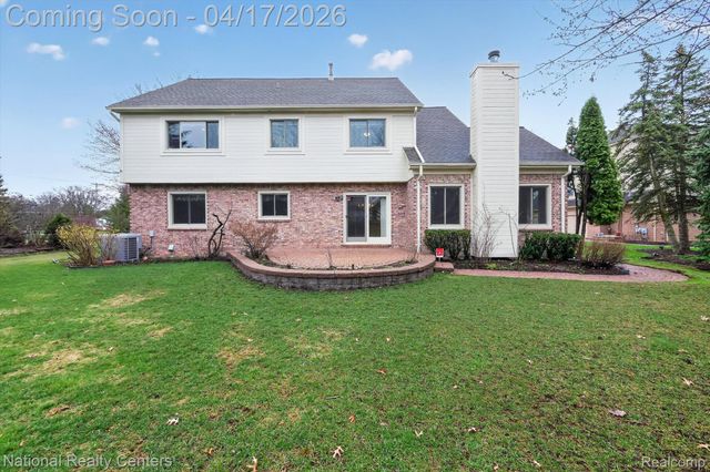 22270 Boulder Drive, Farmington Hills, MI 48335