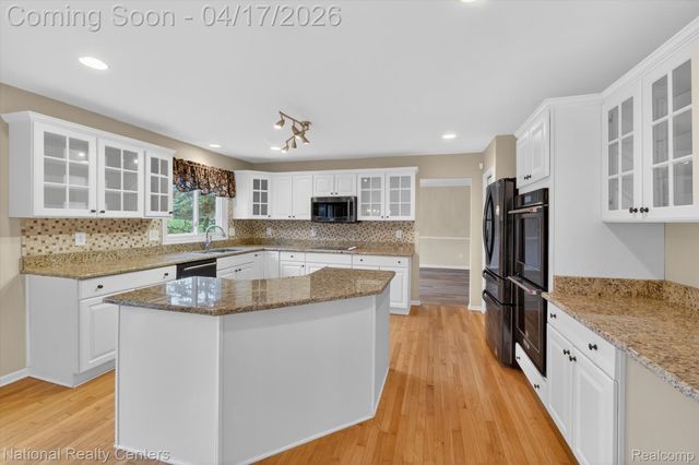 22270 Boulder Drive, Farmington Hills, MI 48335