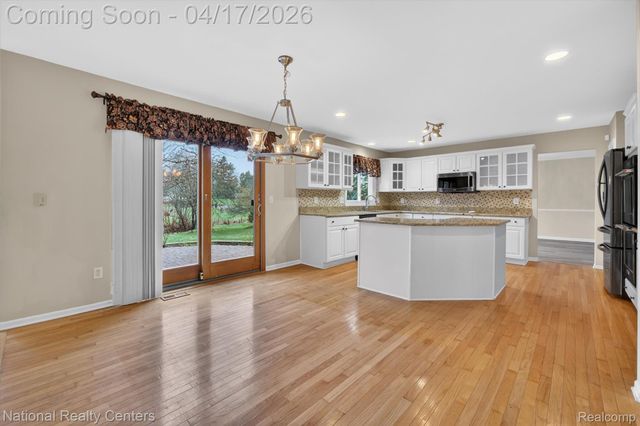 22270 Boulder Drive, Farmington Hills, MI 48335