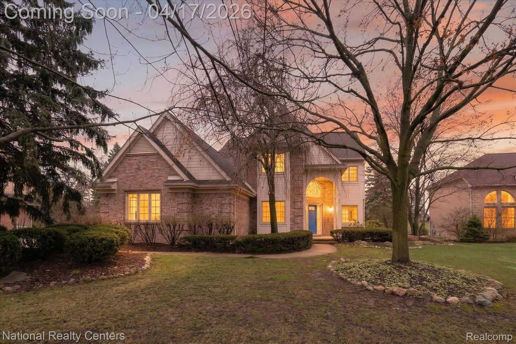 22270 Boulder Drive, Farmington Hills, MI 48335