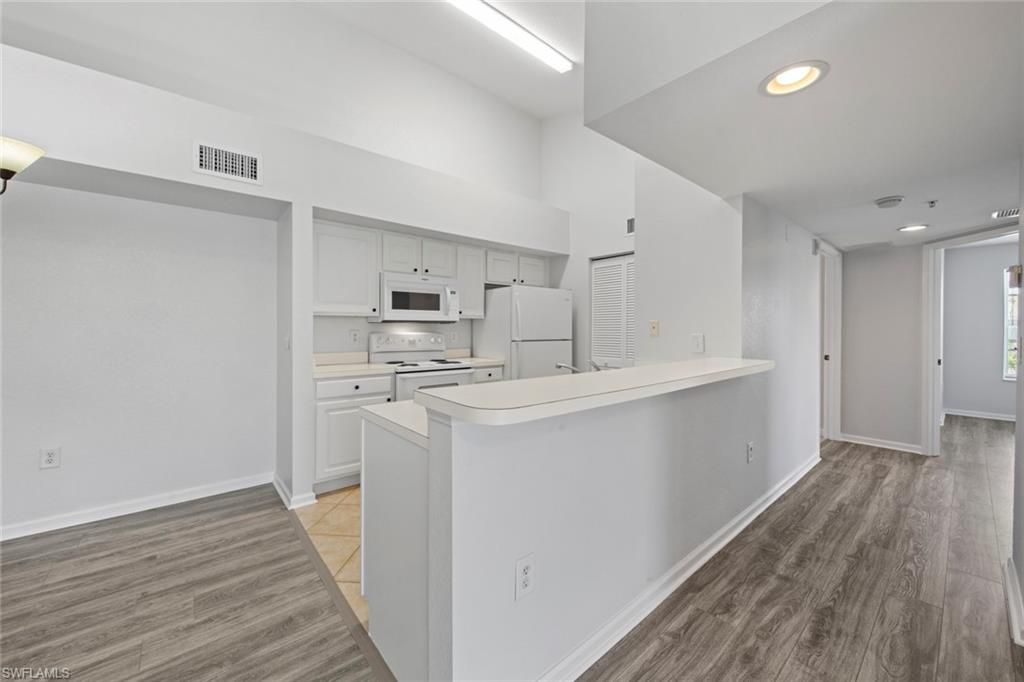 4105 Residence DR 718, FORT MYERS, FL 33901 — photo 4