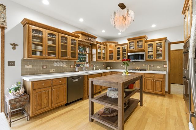 8304 Queen Victoria Lane, Tinley Park, IL 60477