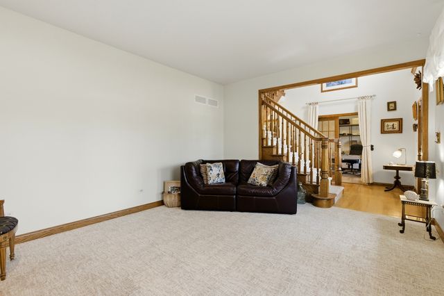 8304 Queen Victoria Lane, Tinley Park, IL 60477