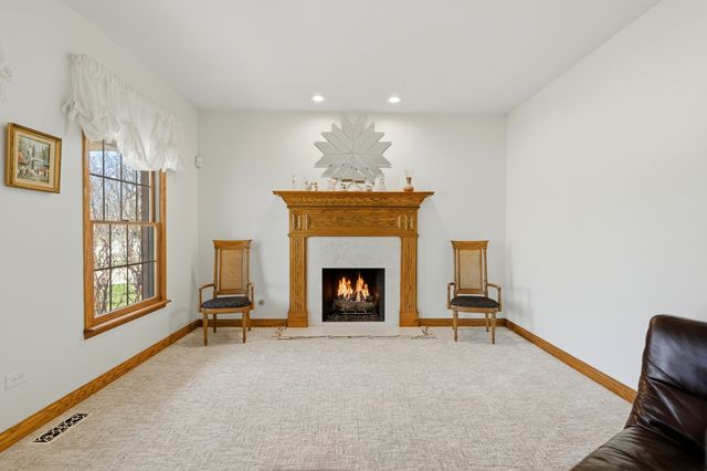 8304 Queen Victoria Lane, Tinley Park, IL 60477