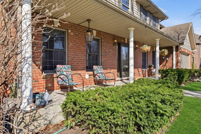 8304 Queen Victoria Lane, Tinley Park, IL 60477