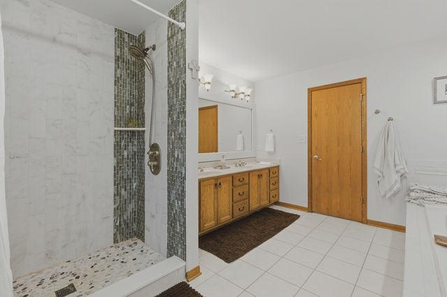 8304 Queen Victoria Lane, Tinley Park, IL 60477