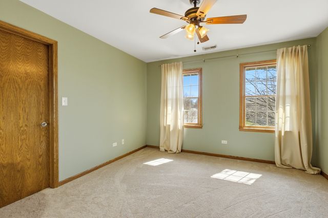 8304 Queen Victoria Lane, Tinley Park, IL 60477