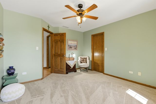 8304 Queen Victoria Lane, Tinley Park, IL 60477