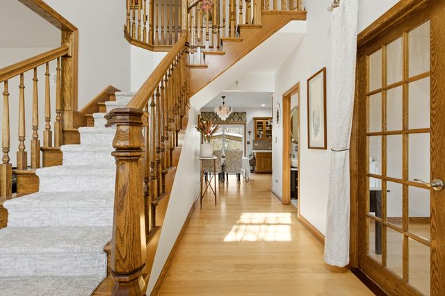 8304 Queen Victoria Lane, Tinley Park, IL 60477