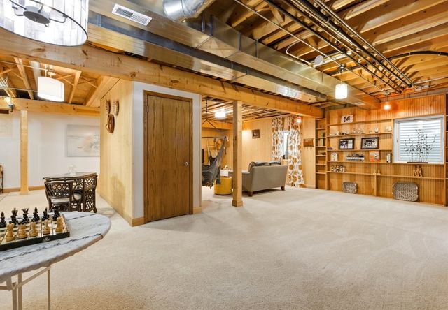 8304 Queen Victoria Lane, Tinley Park, IL 60477