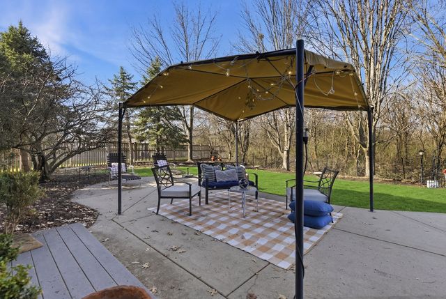 8304 Queen Victoria Lane, Tinley Park, IL 60477