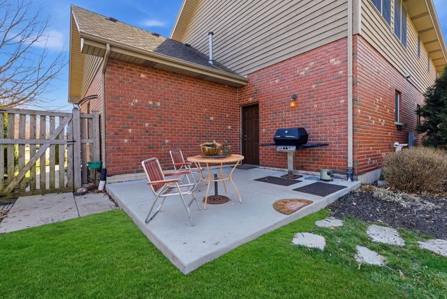 8304 Queen Victoria Lane, Tinley Park, IL 60477