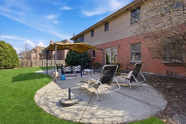 8304 Queen Victoria Lane, Tinley Park, IL 60477