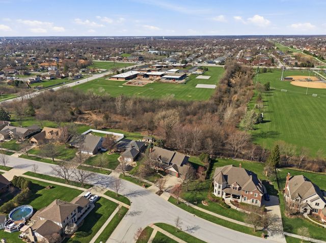 8304 Queen Victoria Lane, Tinley Park, IL 60477