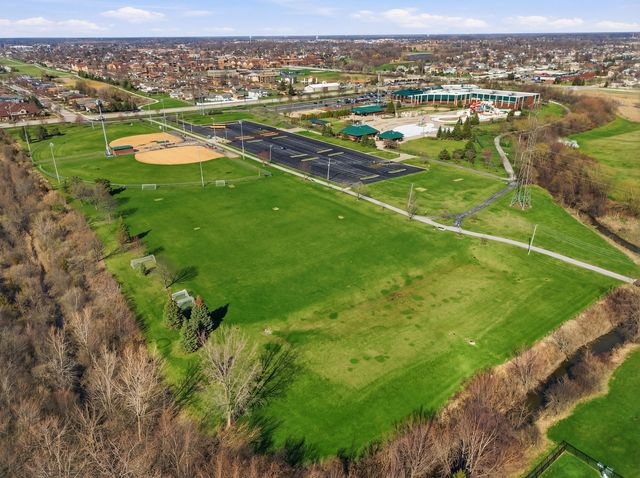 8304 Queen Victoria Lane, Tinley Park, IL 60477